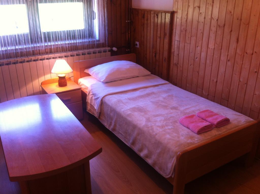 House Pribic Hotel Vrelo Korenicko Room photo